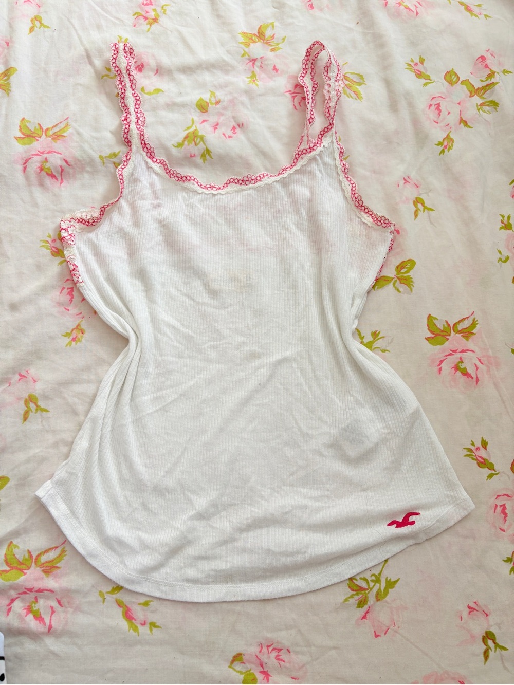 2000s Hollister White Ribbed Cami with Pink Lace Trim